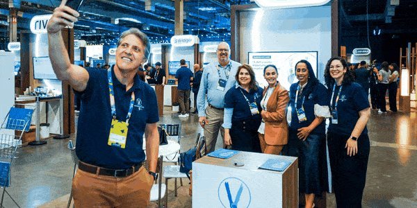 Participants gathered in the Conahp 2026 exhibition hall