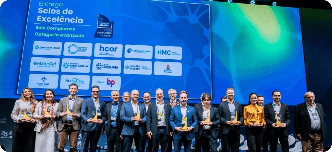 Representantes de hospitales asociados reciben los Sellos Excelencia en el escenario del Conahp 2026